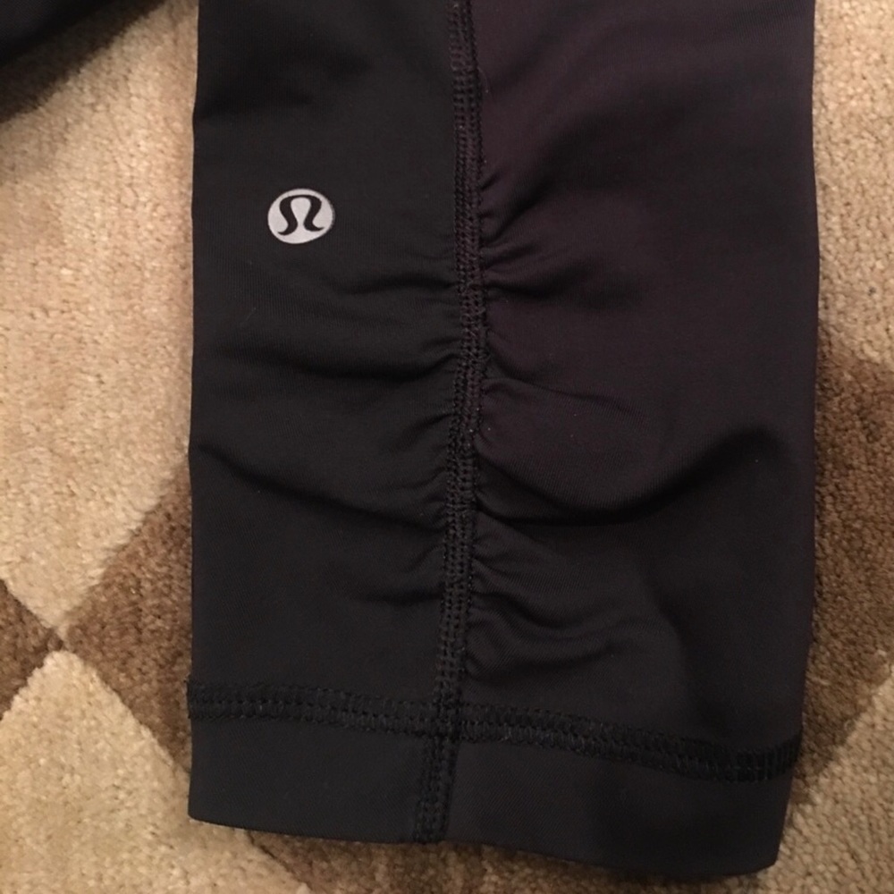 ❣️Lululemon black crop pants with zip pocket - Picture 5 of 7